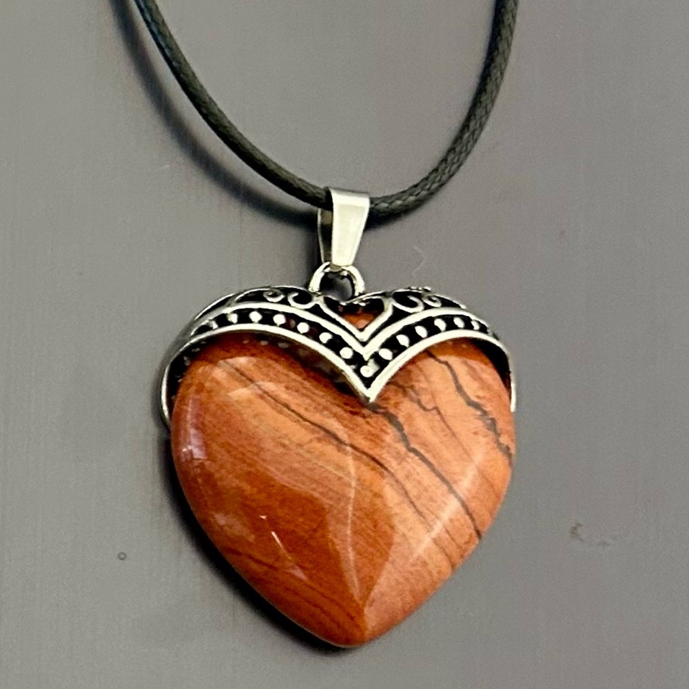 Red Jasper Natural Gemstone Heart Pendant Necklace Healing Gemstone - Picture 2 of 2